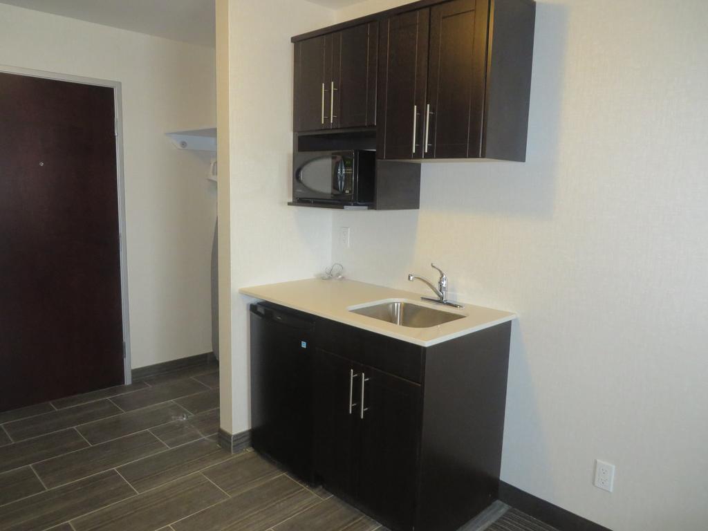Hotel Ramada By Wyndham Moose Jaw